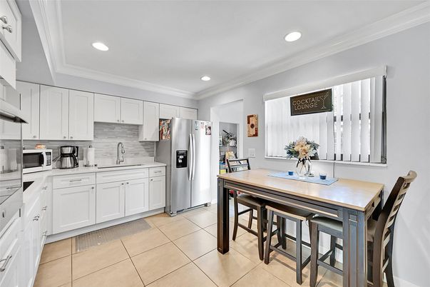 Dining room, Interior, Kitchen, Recessed Lighting, Stainless Steel Appliances