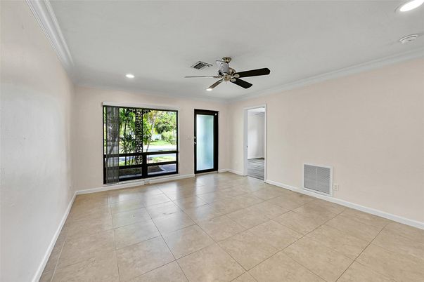 Empty room, Interior, Recessed Lighting
