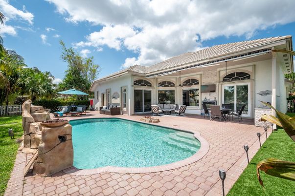 Exterior, Pool