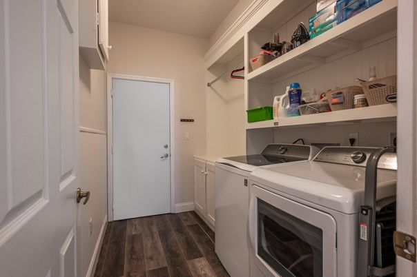 Interior, Utility Closets, Washer, Wood Texture Flooring