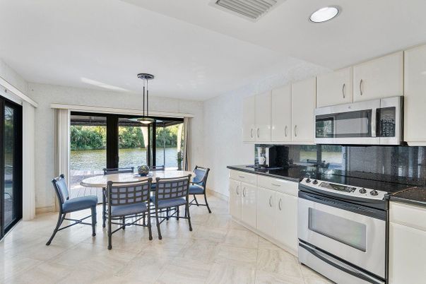 Dining room, Interior, Kitchen, Pendant Lights, Recessed Lighting, Water