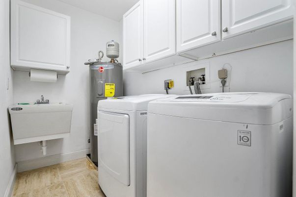 Interior, Washer, Wood Texture Flooring