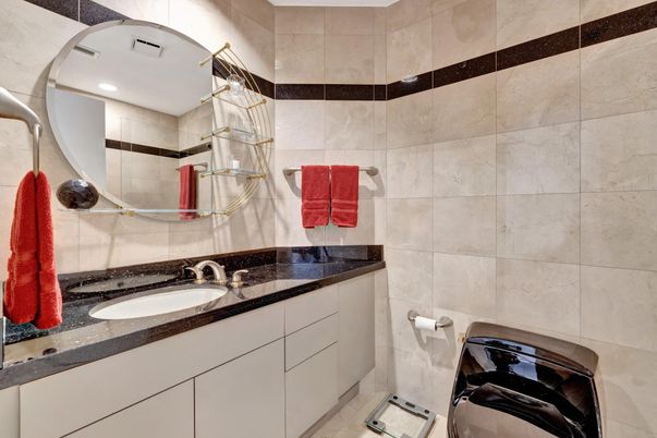 Bathroom, Interior, Recessed Lighting