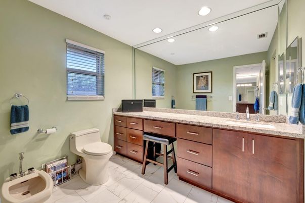 Bathroom, Dual Sink Vanities, Interior, Recessed Lighting