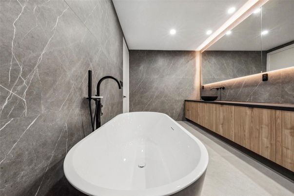 Bathroom, Dual Sink Vanities, Free Standing Baths, Interior, Recessed Lighting