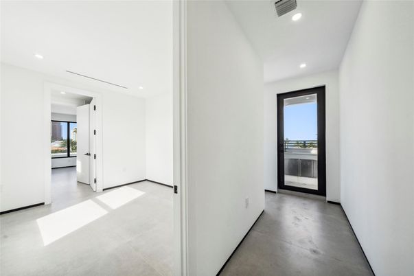 Empty room, Interior, Recessed Lighting