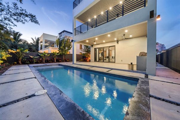 Exterior, Pool