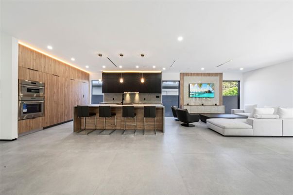 Interior, Kitchen, Living room, Pendant Lights, Recessed Lighting, Stainless Steel Appliances