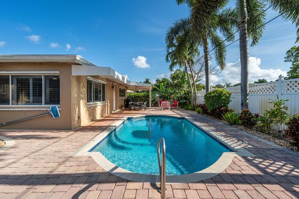 Exterior, Pool