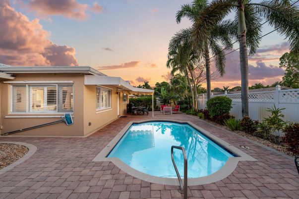 Exterior, Pool