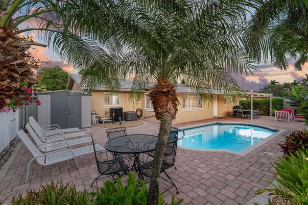 Exterior, Pool