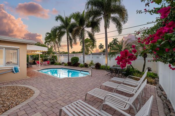Exterior, Pool