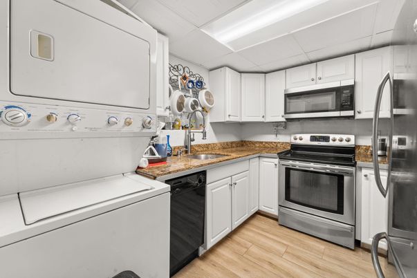 Interior, Kitchen, Washer, Wood Texture Flooring
