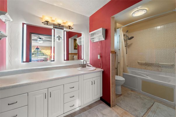 Bathroom, Dual Sink Vanities, Interior
