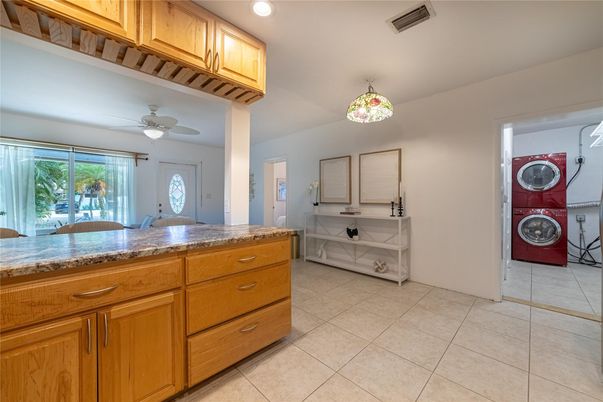 Interior, Kitchen, Recessed Lighting, Washer