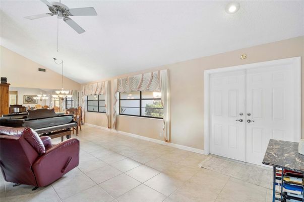 Chandelier, Interior, Piano, Recessed Lighting