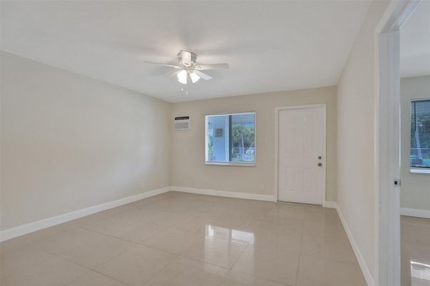 Empty room, Interior