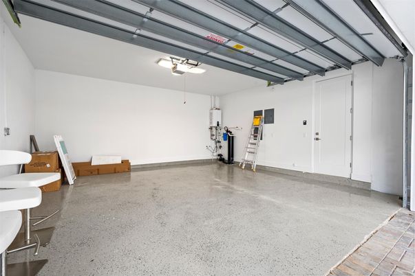 Garage, Interior