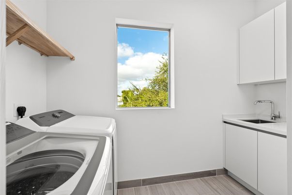 Interior, Washer, Wood Texture Flooring