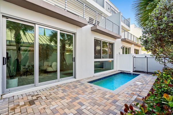 Exterior, Pool