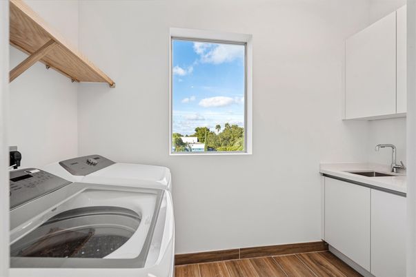 Interior, Washer, Wood Texture Flooring