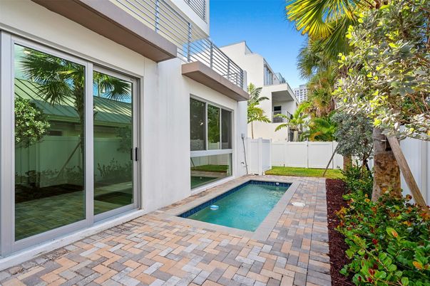 Exterior, Pool
