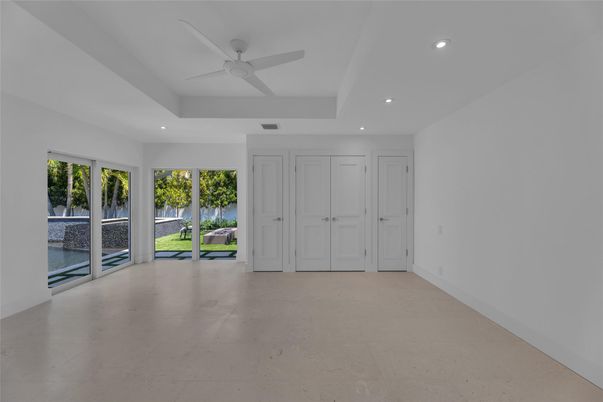 Empty room, Interior, Recessed Lighting