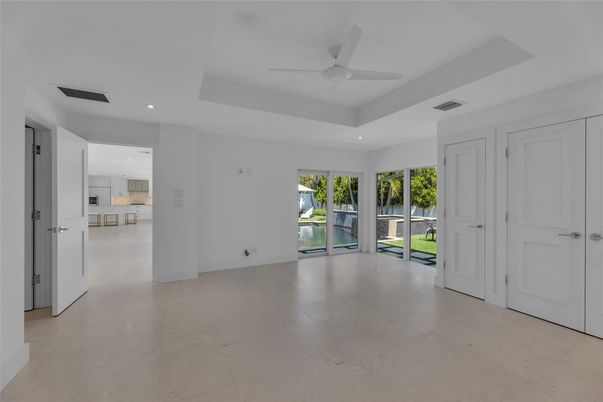 Empty room, Interior, Recessed Lighting