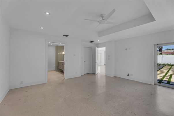 Bathroom, Empty room, Interior, Recessed Lighting