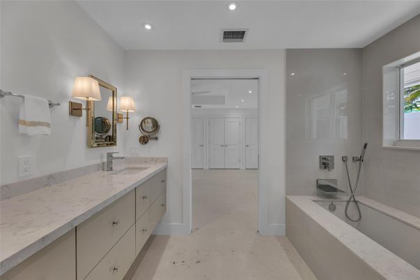 Bathroom, Dual Sink Vanities, Interior, Recessed Lighting