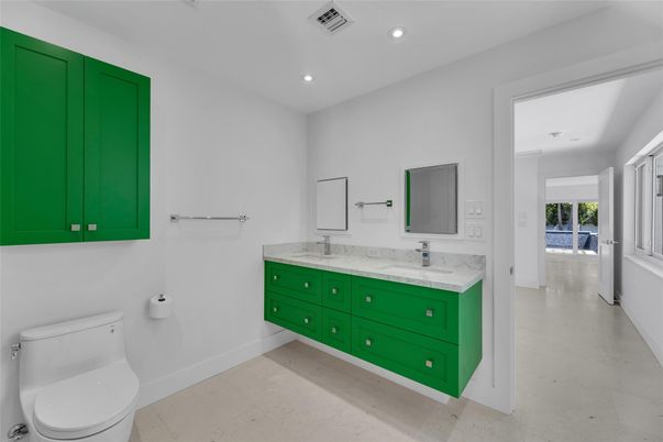 Bathroom, Dual Sink Vanities, Interior, Recessed Lighting