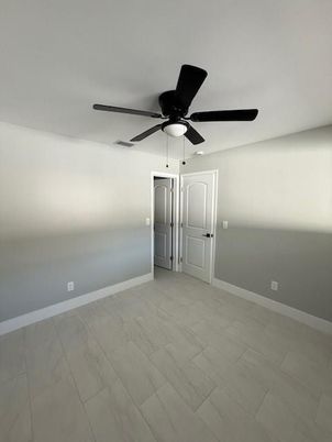 Empty room, Interior