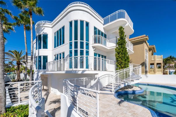 Exterior, Pool
