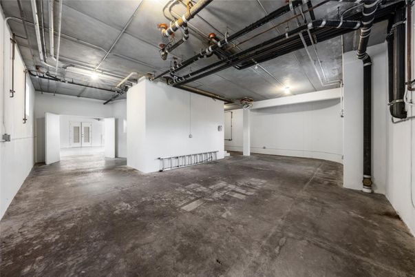 Garage, Interior