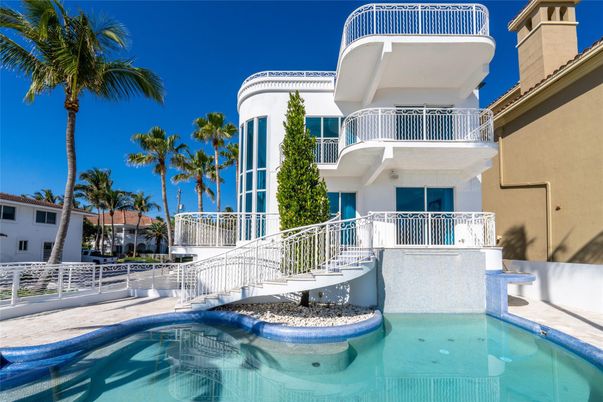 Exterior, Pool
