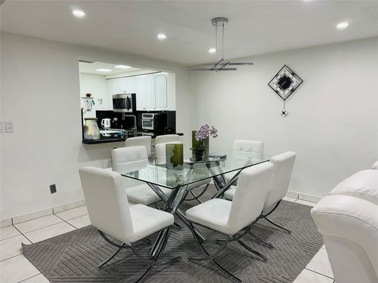 Dining room, Interior, Kitchen, Recessed Lighting