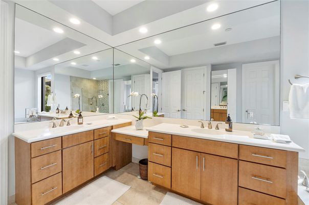 Bathroom, Dual Sink Vanities, Interior, Recessed Lighting