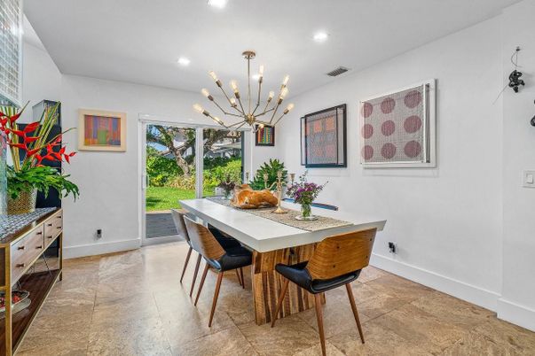 Dining room, Interior, Pendant Lights, Recessed Lighting