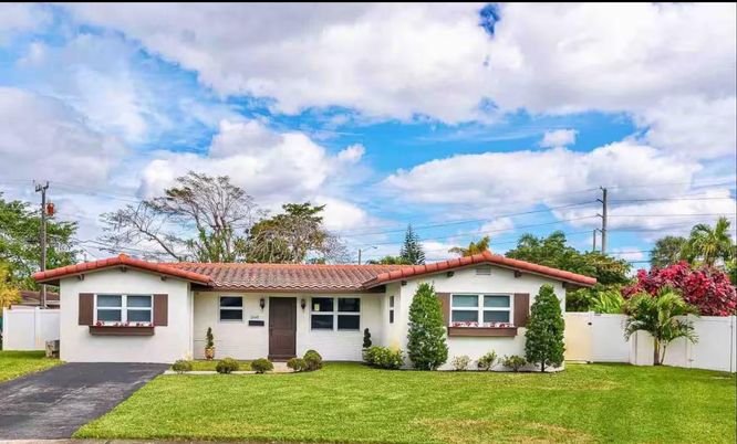 Backyard, Exterior, Facade, Ranch