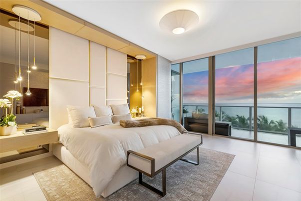 Bedroom, Interior, Pendant Lights, Water