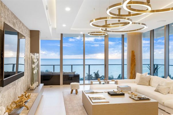 Interior, Living room, Pendant Lights, Recessed Lighting, Water