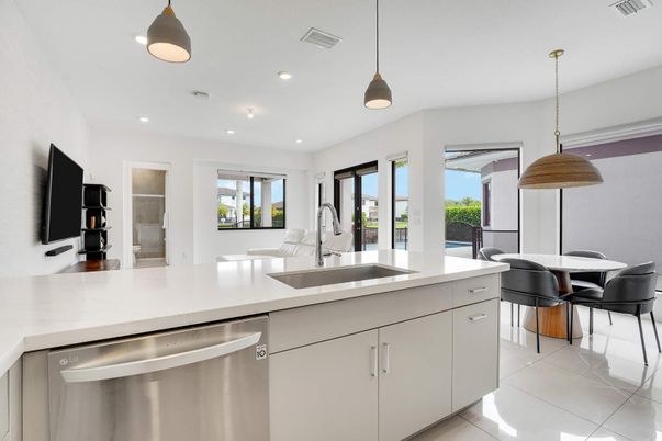 Dining room, Interior, Kitchen, Pendant Lights, Recessed Lighting, Stainless Steel Appliances