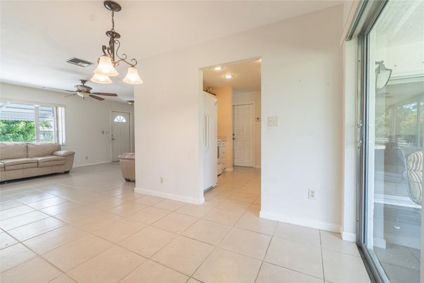 Empty room, Interior, Pendant Lights, Recessed Lighting