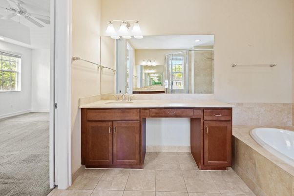 Bathroom, Dual Sink Vanities, Interior, Recessed Lighting