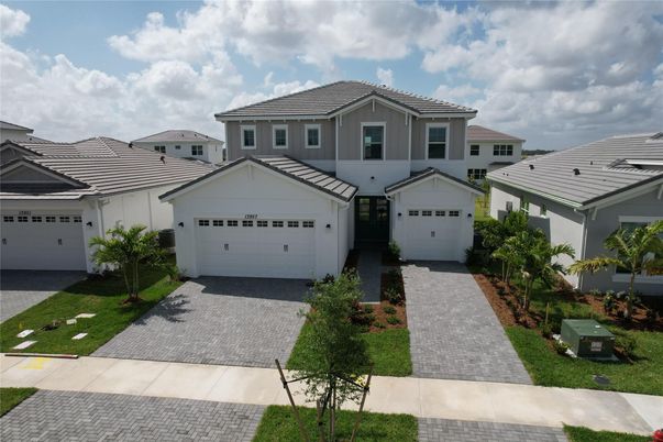 Attached, Exterior, Facade, Mediterranean