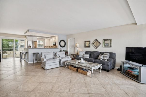 Interior, Kitchen, Living room, Recessed Lighting, Stainless Steel Appliances
