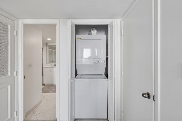 Interior, Recessed Lighting, Utility Closets, Washer