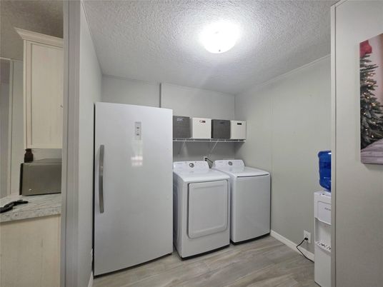 Interior, Utility Closets, Washer, Wood Texture Flooring