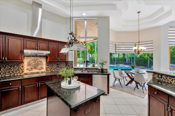 Chandelier, Dining room, Interior, Kitchen, Pendant Lights, Recessed Lighting, Stainless Steel Appliances