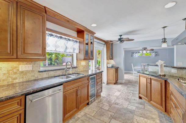 Dining room, Interior, Kitchen, Pendant Lights, Recessed Lighting, Stainless Steel Appliances